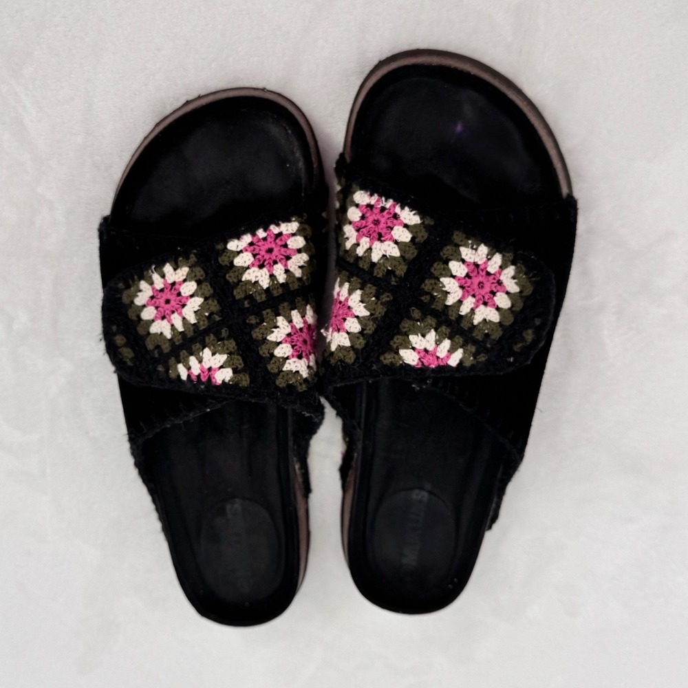 MUK LUKS Black Gigi Crochet Slide Sandals Womans 9 granny square patch details
